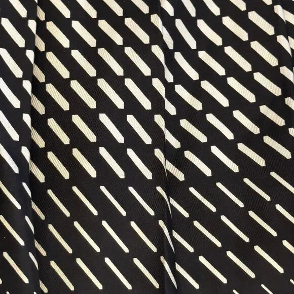 Beautiful! Ann Taylor Black & Cream Abstract Print A-Line Skirt Size 4 - Picture 7 of 8